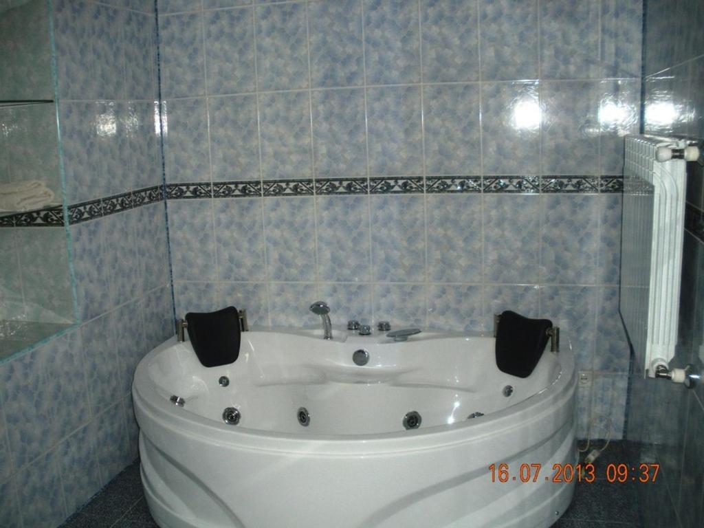 Hotel Edemi Kutaisi Habitación foto